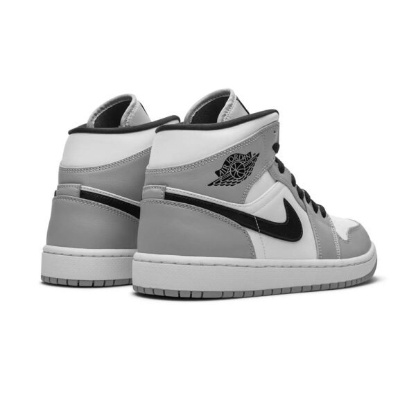 AJ 1 Mid 'Light Smoke Grey' - Élégant et stylé – Image 3