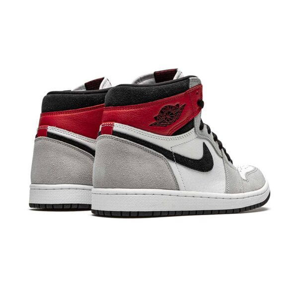 Sortie de l'AJ 1 Light Smoke Grey – Image 3