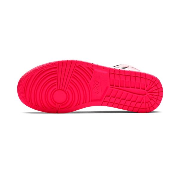 Rafraîchissez votre jeu de baskets avec l'Air Jordân 1 Mid SE 'Crimson Tint' – Image 5