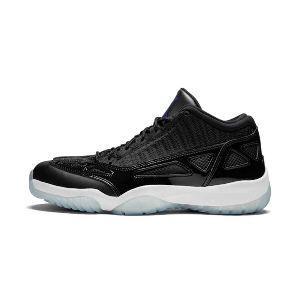 L'AJ 11 Low IE 'Space Jam' (en anglais)