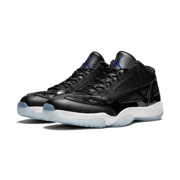 L'AJ 11 Low IE 'Space Jam' (en anglais) – Image 2