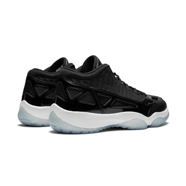 L'AJ 11 Low IE 'Space Jam' (en anglais) – Image 3