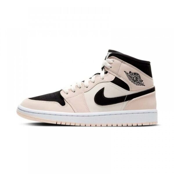 Voici la AJ 1 Mid 'Barely Orange' en (W) avec des accents Light Violet