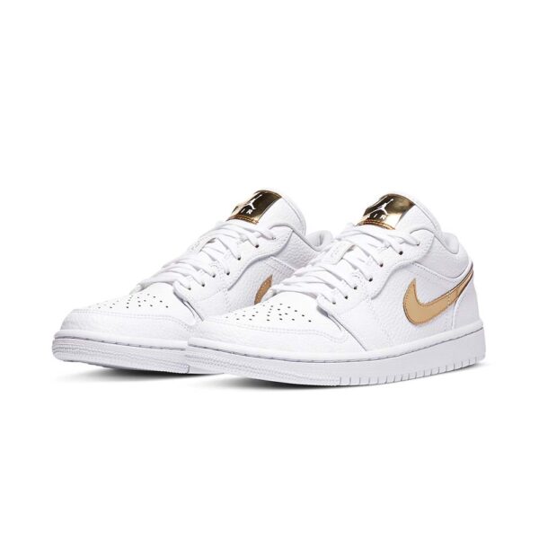 Chaussure WMNS AJ 1 Low 'Gold' – Image 2