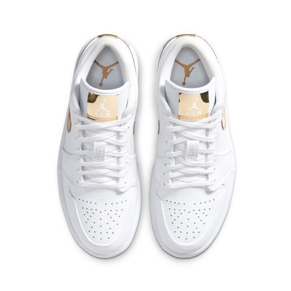 Chaussure WMNS AJ 1 Low 'Gold' – Image 4